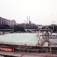 La increíble historia del edificio más alto del planeta que terminó convertido en la piscina más grande de la Unión Soviética