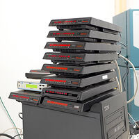 Si un módem de 56 kbps te parece lento, prueba a juntar varios. Alguien ha combinado 12 para dar la campanada y batir un récord Guinness