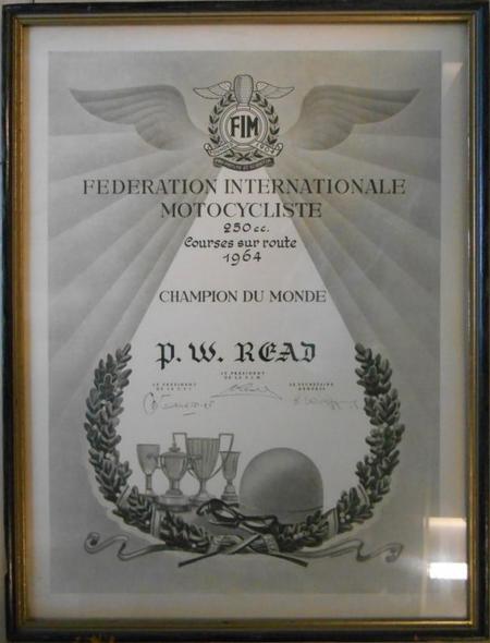 Título del Mundial de Motociclismo de 250 cc conseguido por Phil Read en 1964