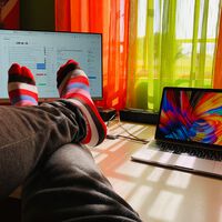 El teletrabajo es un aliado para reducir la jornada semanal en silencio. Descubren que mucha gente se desconecta pronto el viernes 