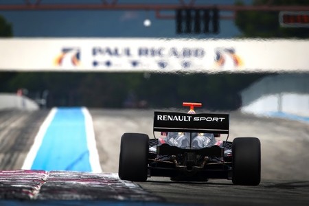 Renault también prueba su nuevo V6 Turbo en pista