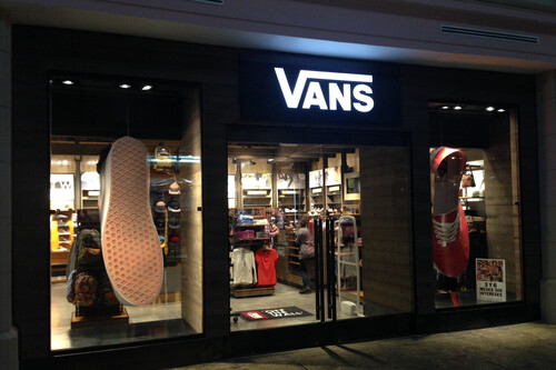 Zapatillas Vans a mitad de precio en el remate final de sus rebajas este fin de semana (y cupón de descuento para modelos de temporada)