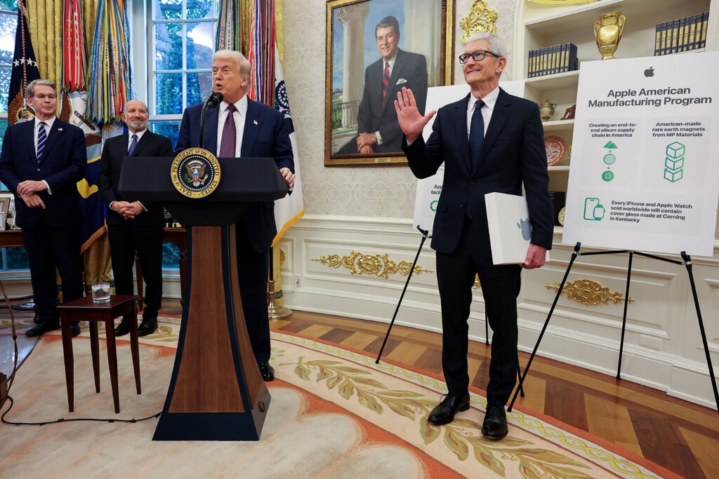 Trump lleva meses pidiendo que un iPhone 'made in USA' para perdonar los aranceles a Apple. Al final se ha conformado con solo 515.000 millones de euros Trump lleva meses pidiendo que un iPhone 'made in USA' para perdonar los aranceles a Apple. Al final se ha conformado con solo 515.000 millones de euros