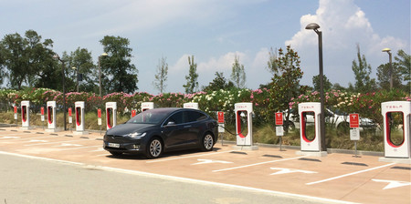 Ya hay 11 estaciones de supercargadores Tesla en España