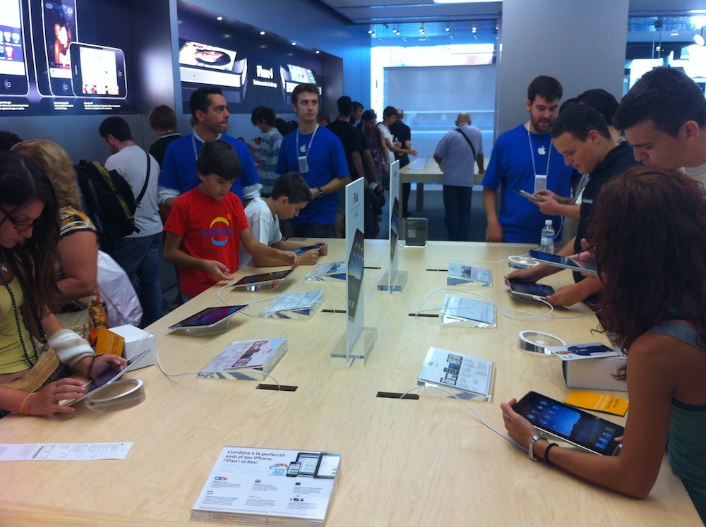 Foto de Inauguración Apple Store La Maquinista (90/93)