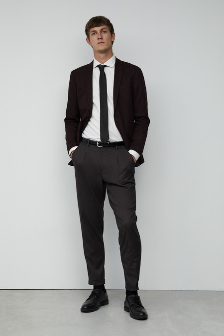 Sfera y su festiva colección monocromática nos auguran elegantes looks de fiesta