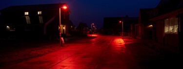 Algunas ciudades nórdicas están poniendo luces rojas en sus farolas. Parece una película de terror, pero tiene sentido