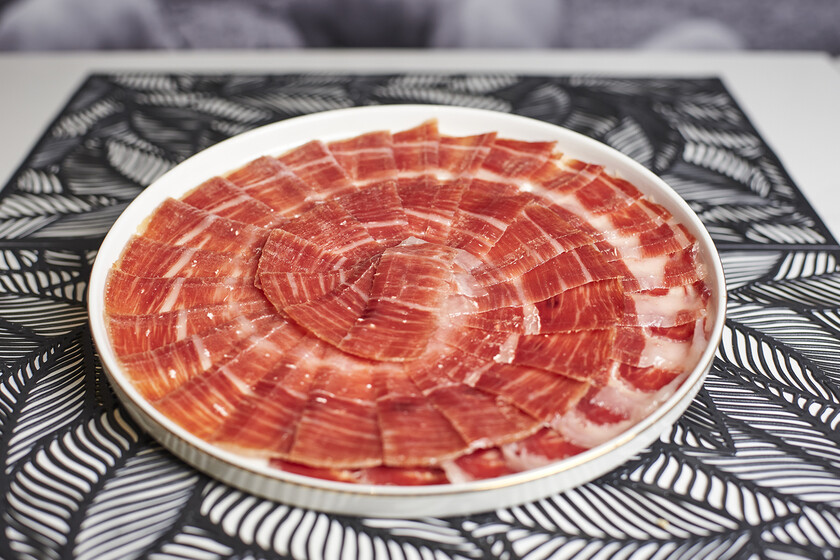 Have They Given You An Iberian Ham In The Christmas Basket? Learn To