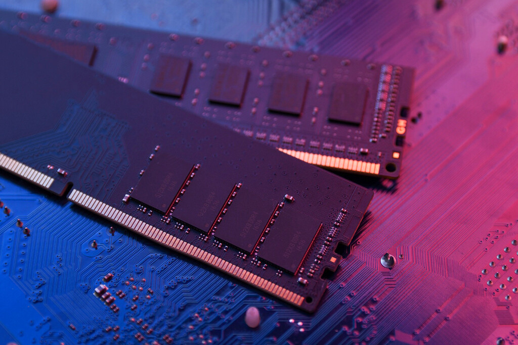 Componentes de hardware y memoria RAM