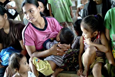 Se recomienda a las madres filipinas que den el pecho a sus bebés para evitar enfermedades