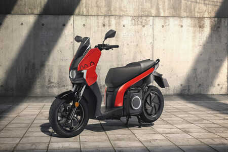La moto eléctrica de SEAT comienza su producción y ya está disponible desde 6.250 euros