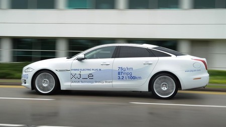 Jaguar XJ_e, prototipo de berlina, híbrido y enchufable