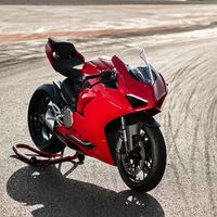 Ducati Panigale V2: las deportivas bicilíndricas siguen vivas con 155 CV y más tecnología que nunca