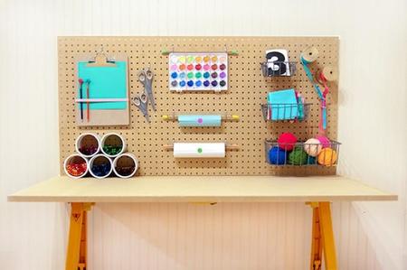 Una buena idea: haz tú mismo una mesa de trabajo para los niños