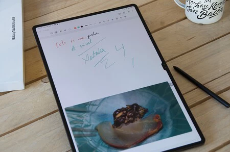 Samsung Galaxy Tab S8 Ultra には、ヨーロッパで利用可能な OneUI6 を備えた Android 14 ファームウェアが搭載されています
