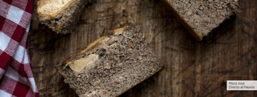 El bizcocho fitness ideal para un desayuno proteico que puedes preparar con avena y sólo cinco ingredientes más