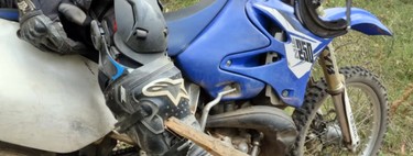 Cuatro lecciones de supervivencia en moto que aprendimos con los errores de estos australianos y un palo