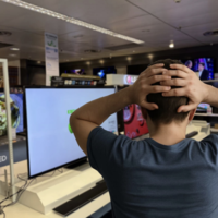 Ser agarrado al comprar un cable HDMI es lo peor que puedes hacer si estrenas tele: esto es en lo que debes fijarte