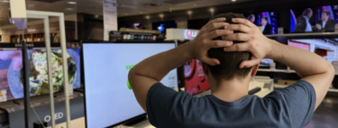 Ser agarrado al comprar un cable HDMI es lo peor que puedes hacer si estrenas tele: esto es en lo que debes fijarte