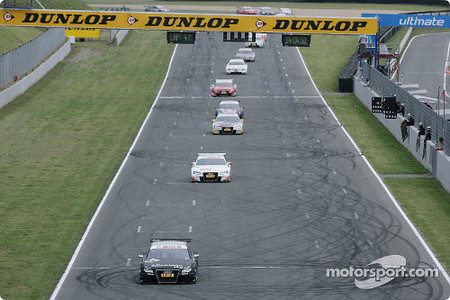 dtm_timo-scheider-liderando-en-orchersleben-2009.jpg