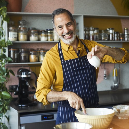 Yotam Ottolenghi, el cocinero que hace los más infalibles libros de recetas: “Algunas de las mejores comidas son las que haces cuando supuestamente no te queda comida” 