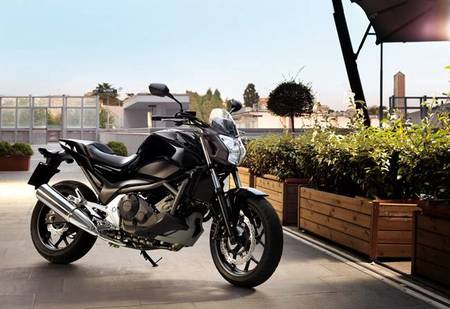 La Honda NC700S con Transmisión de Doble Embrague se pone a la venta