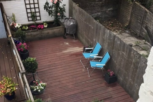 patio oscuro y gris antes