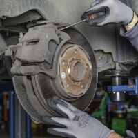 La contaminación de los frenos, la gran olvidada: sus partículas finas son responsables de hasta el 55 % de las emisiones