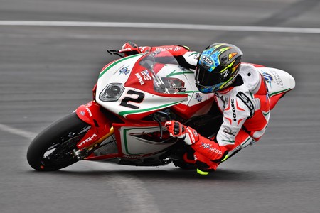 MV Agusta pierde su mejor activo en el WSBK: Leon Camier se va al Honda Ten Kate en 2018
