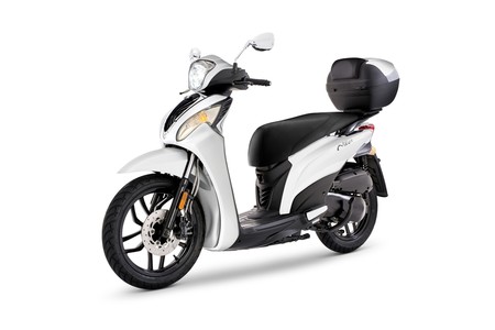 El público femenino ya tiene un scooter para ellas: el Kymco Miler 125