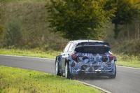 El nuevo Hyundai i20 WRC pisa por primera vez tierra (y más) 