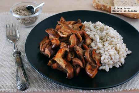 Níscalos a la flor de sal y romero con cebada. Receta