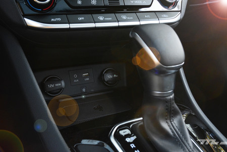 Hyundai Ioniq 12