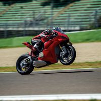 "Nos da igual pagar más impuestos". Ducati pasa de entrar en guerra con las motos chinas baratas, aunque les salga caro