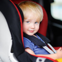 La explicación física de por qué las sillas a contramarcha son la opción más segura para viajar