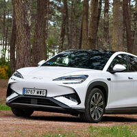 Los coches chinos cada vez interesan más. BYD ha aplastado a Tesla también en las búsquedas de internet