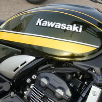 "¡Que vuelvan los 2T!". Kawasaki está preparando un pelotazo en forma de moto clásica de dos tiempos, y suena a gloria