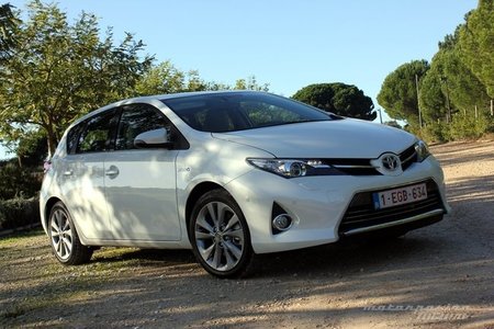 Al volante del nuevo Toyota Auris Híbrido. Regreso a Motorpasión Futuro