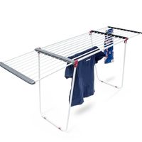 Si buscas tendedero para interiores este de Relaxdays con 18,2 metros de longitud de secado cuesta 36,22 euros en Amazon 