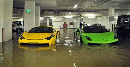 Dolorpasion™: Ferrari 458 Italia, Lamborghini Gallardo y Porsche 911 GT3 RS pasados por agua
