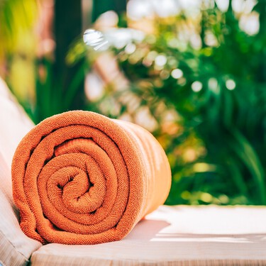 JYSK tiene la cesta de ropa que te permite guardar mantas de verano, cojines e incluso las toallas de la piscina: su diseño recuerda al ratán natural