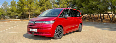 Probamos la Volkswagen Multivan eHybrid: 218 CV en la versión híbrida enchufable más amiga de la  ciudad que de largos viajes