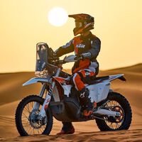 La KTM 450 Rally Replica es la nueva reina del desierto. El sueño húmedo de los moteros aventureros sale a la venta