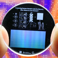 Olvídate de cambiar de disco duro. Si tienes 30.000 euros, podrás comprar un "cristal" que almacena datos 13.800 millones de años