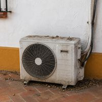 La justicia lo condena a pasar frío en invierno y calor en verano: no puede instalar el aire en la terraza comunitaria