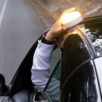 La DGT aclara que las actuales luces de emergencia V-16 no serán válidas en 2026 y esta es la razón