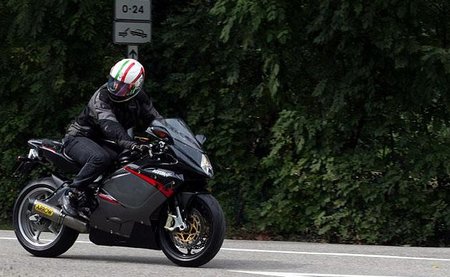 MV Agusta F3 pillada