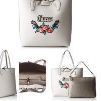 Bolso reversible Guess modelo Bobbi por 66,29 euros y envío gratis en Amazon 