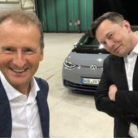 Elon Musk se pone a los mandos del Volkswagen ID.3: "Para no ser un coche deportivo, es bastante bueno"