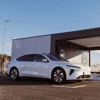 Cambiar la batería del coche eléctrico en ruta en vez de esperar a que se cargue: el sistema chino que se extiende por Europa